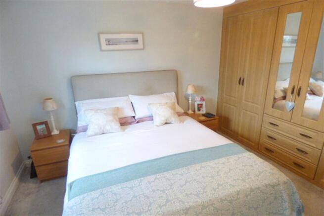 Bed 1 b