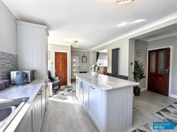 4 bed Detached for sale Image 6