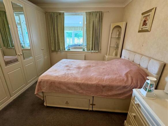 2 bed Semi-Detached Bungalow for sale Image 12