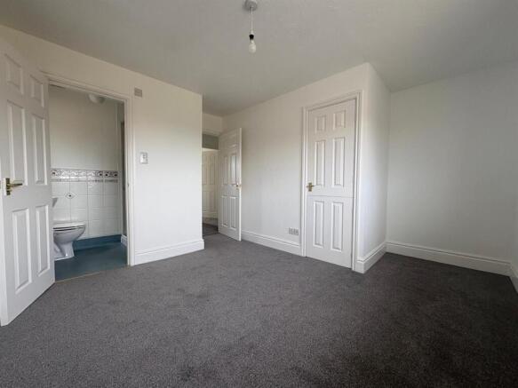 3 bed House to rent Image 6