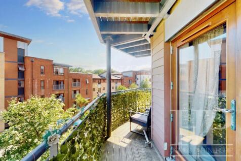 Commonwealth Drive, Finlay Court, RH10