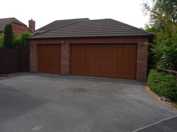 Driveway/Garage