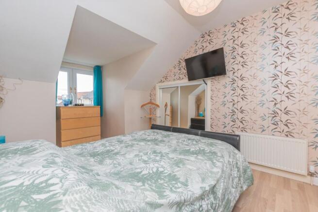 19. Bedroom 2 (2).jpg