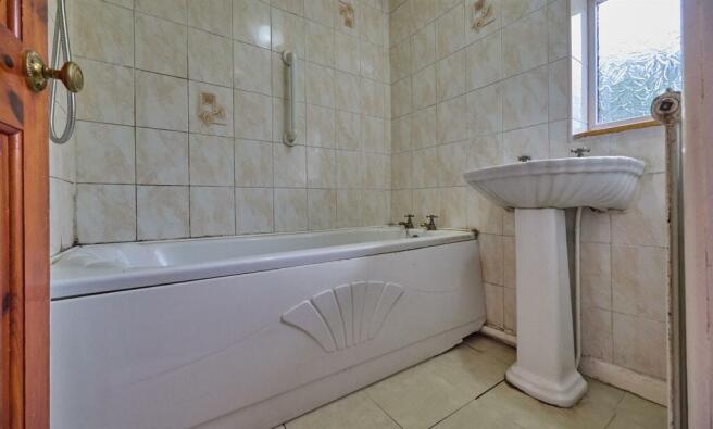 BATHROOM TO REAR