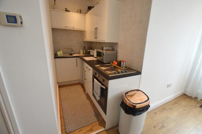 1 bed Flat to rent Image 4