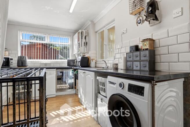 4 bed Semi-Detached for sale Image 8