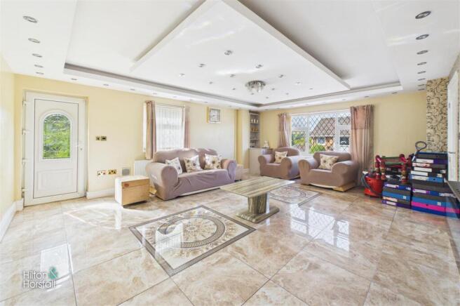 5 bed Detached for sale Image 5