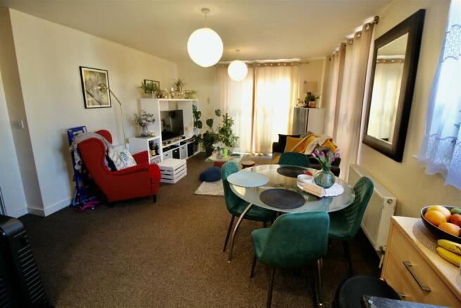 Open Plan Kitchen / Lounge