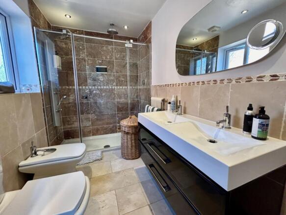 Ensuite to Bedroom 1