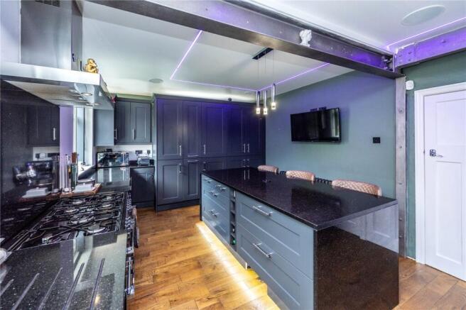 3 bed Semi-Detached for sale Image 8