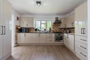 141 Vihas, Earlswood Common, Solihull B94 5SH