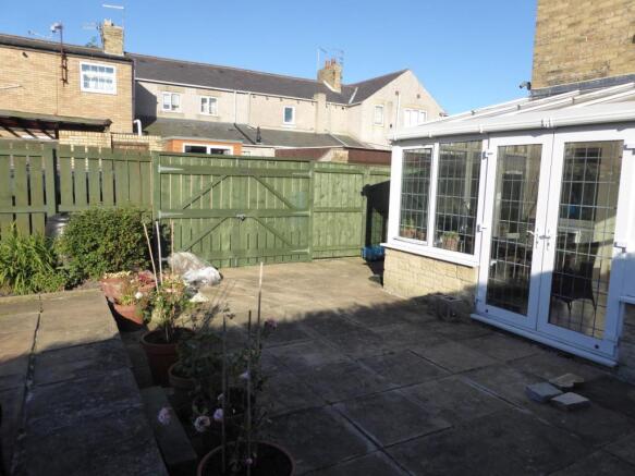 PRIVATE FRONT GARDEN