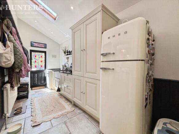 5 bed Detached for sale Image 9
