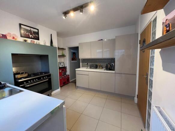 Kitchen 1.jpg
