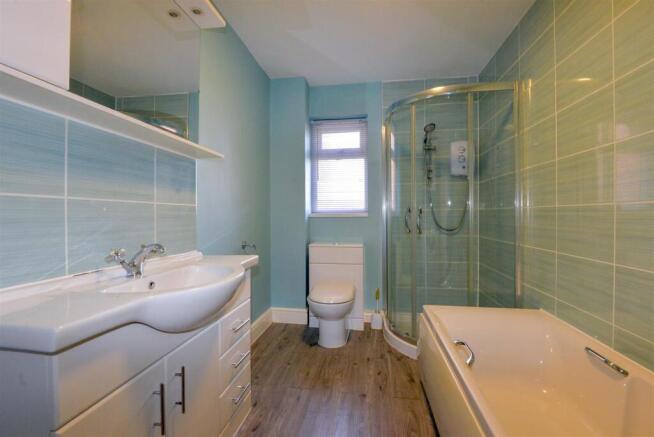 Bathroom 1.jpg