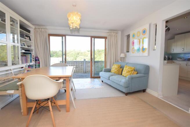 SITTING/DINING ROOM