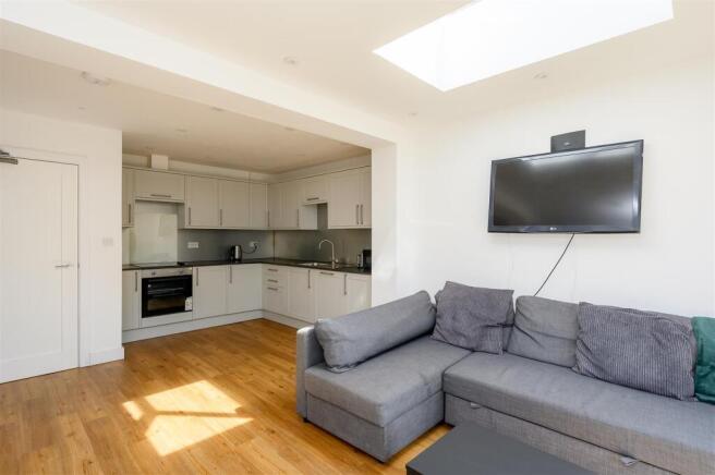 4 bed Semi-Detached for sale Image 5