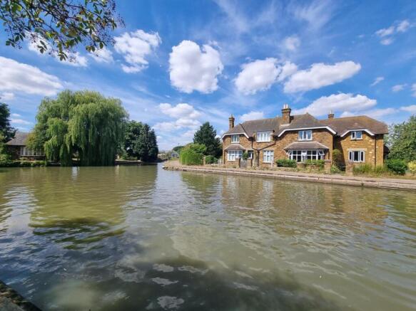 Long Buckby Wharf
