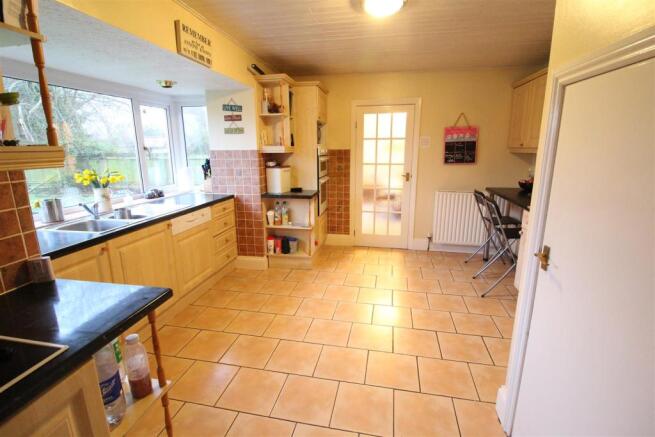 Kitchen 1.JPG