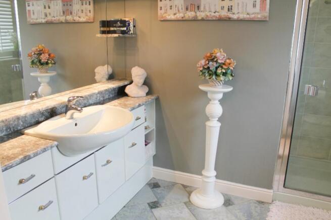 Master En-suite
