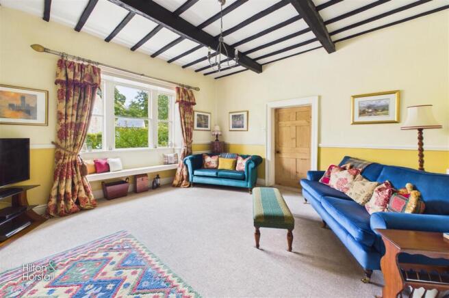 5 bed Town House for sale Image 4