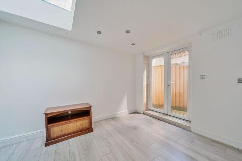 Englewood Road, Clapham South, London, SW12