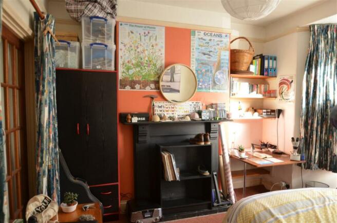 SITTING ROOM/BEDROOM