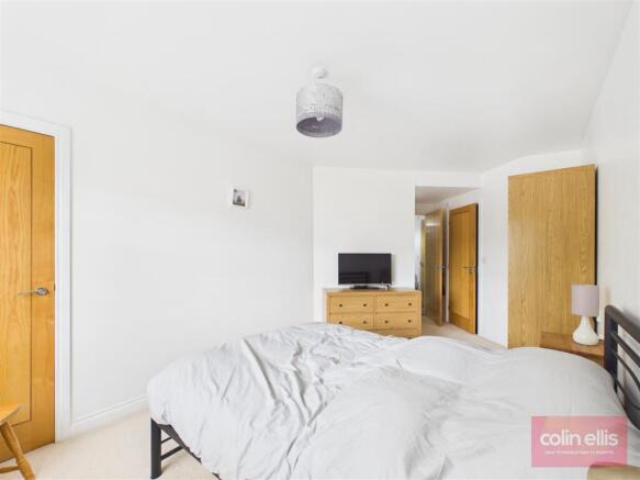 2 bed Flat for sale Image 11