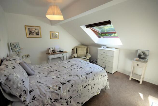 15 91 Lower Brig Royd, HX6 4DE.JPG