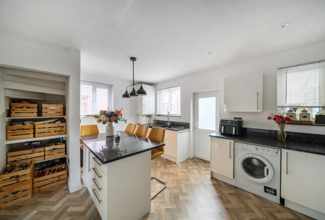 1372311-9-68f8ba9...