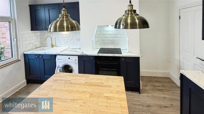 2 bed Terraced to rent Image 5
