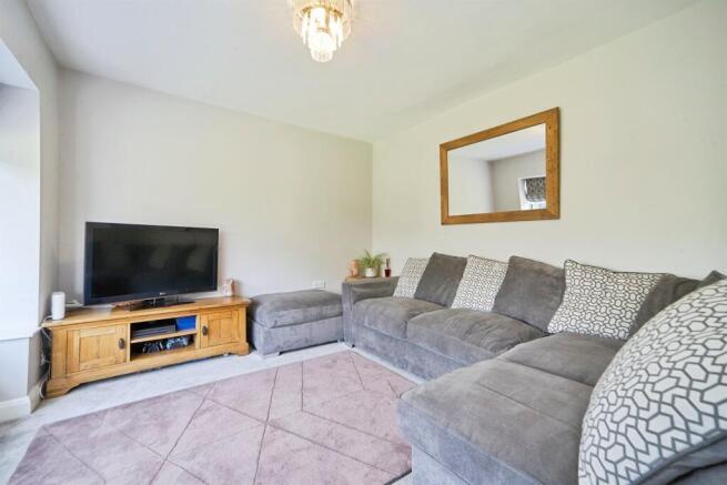 5 bed Semi-Detached for sale Image 7