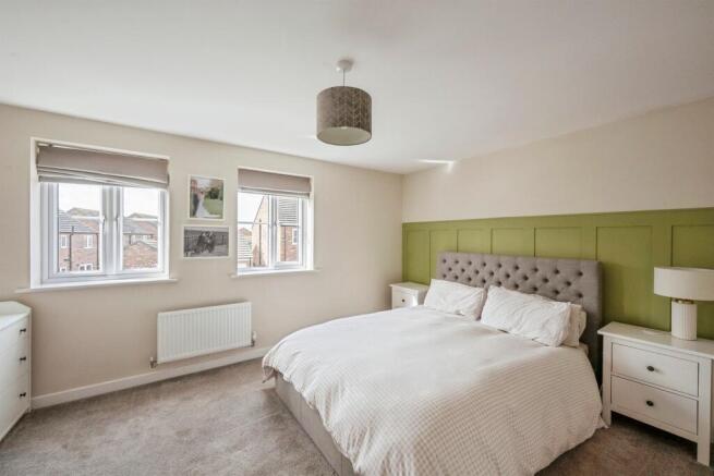 4 bed Detached for sale Image 8