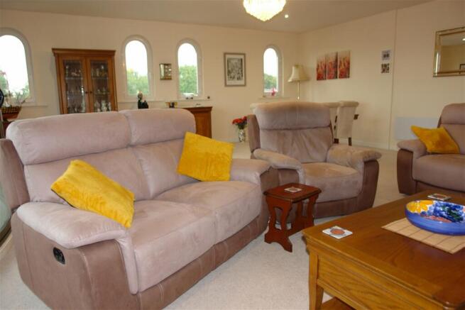 2 bed Apartment for sale Image 8