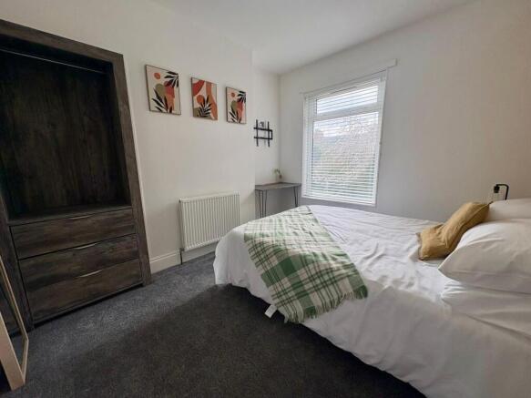 4 bed House to rent Image 11