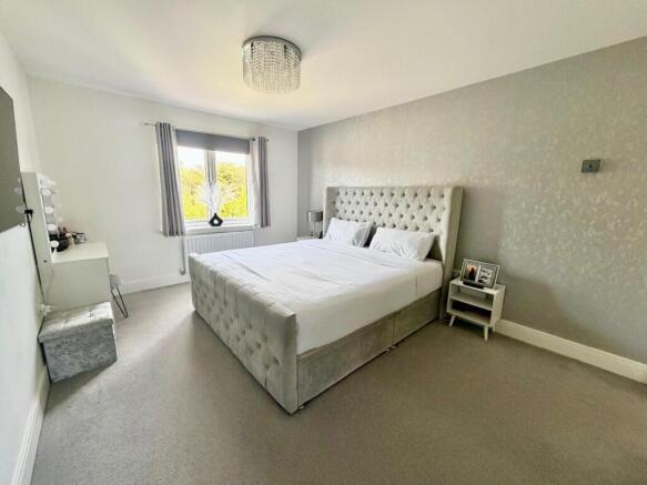 4 bed Detached for sale Image 5