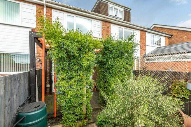 2 bed Terraced to rent Image 10
