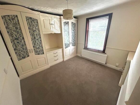 Bedroom 1.jpg