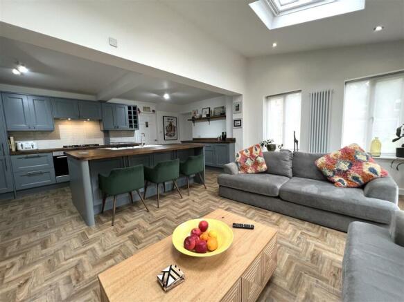 Living Kitchen 4.jpg
