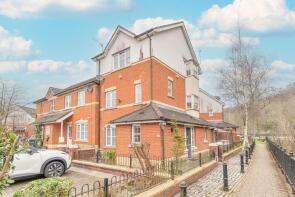 8, Clos Afon Llwyd, Riverside, Pontypool NP4 6DA