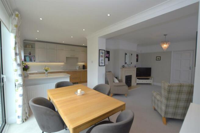 22 Strathearn Ave dining room.JPG