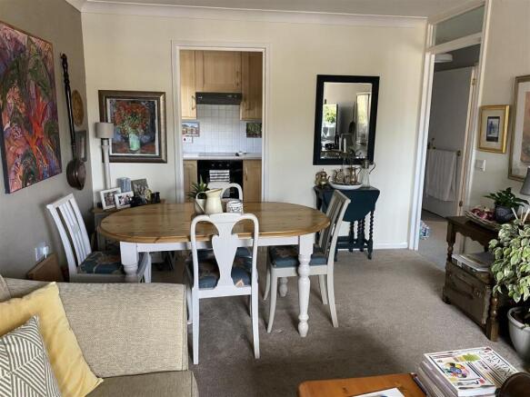 Lounge/Dining Room