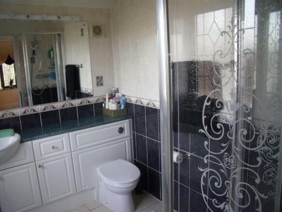 ENSUITE SHOWER ROOM