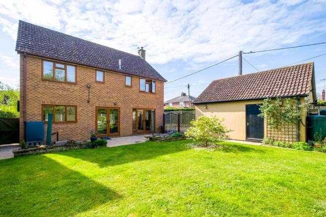 1440px1 Oaklands-...