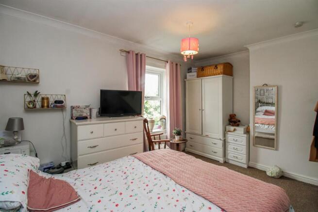 3 bed Terraced for sale Image 9