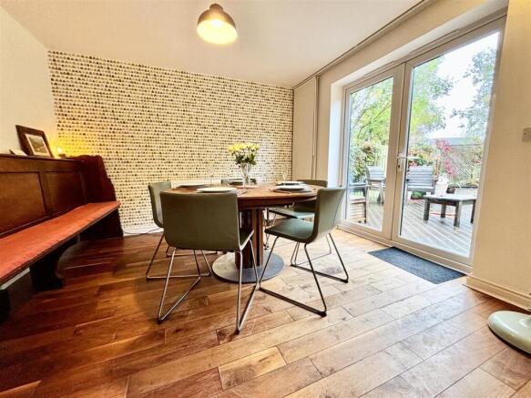 6 bed Detached for sale Image 11