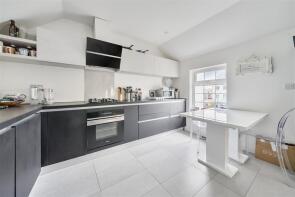 7, 20 The Knot, Beach Road, Westgate-on-sea CT8 8AD