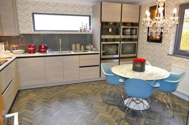 Kitchen/Breakfast...