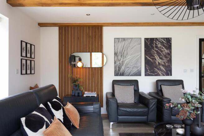 4 bed Detached for sale Image 5