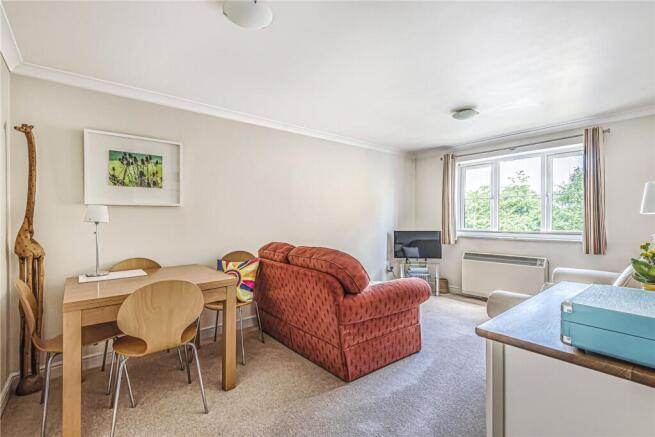 Clarence Close, Barnet, EN4 photo 2
